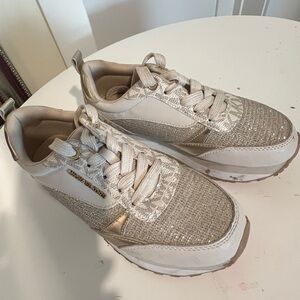 MICHAEL Michael Kors Kids Sneakers in Gold and Cream